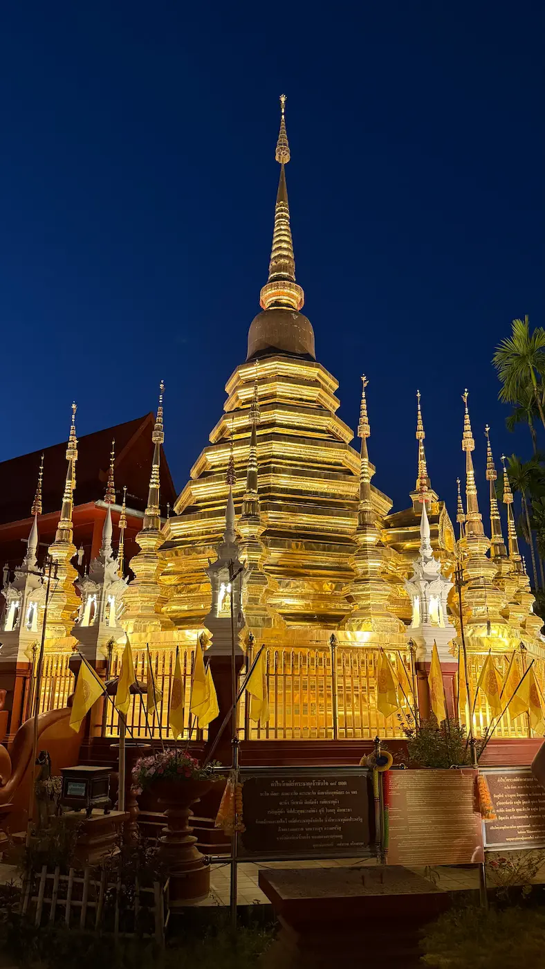 Tempel in Chiang Mai bei Nacht