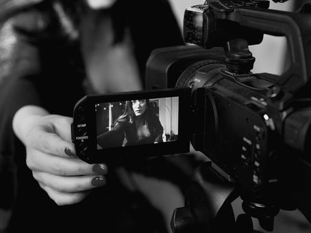 OnlyFans: тъмната страна на платформата за възрастни