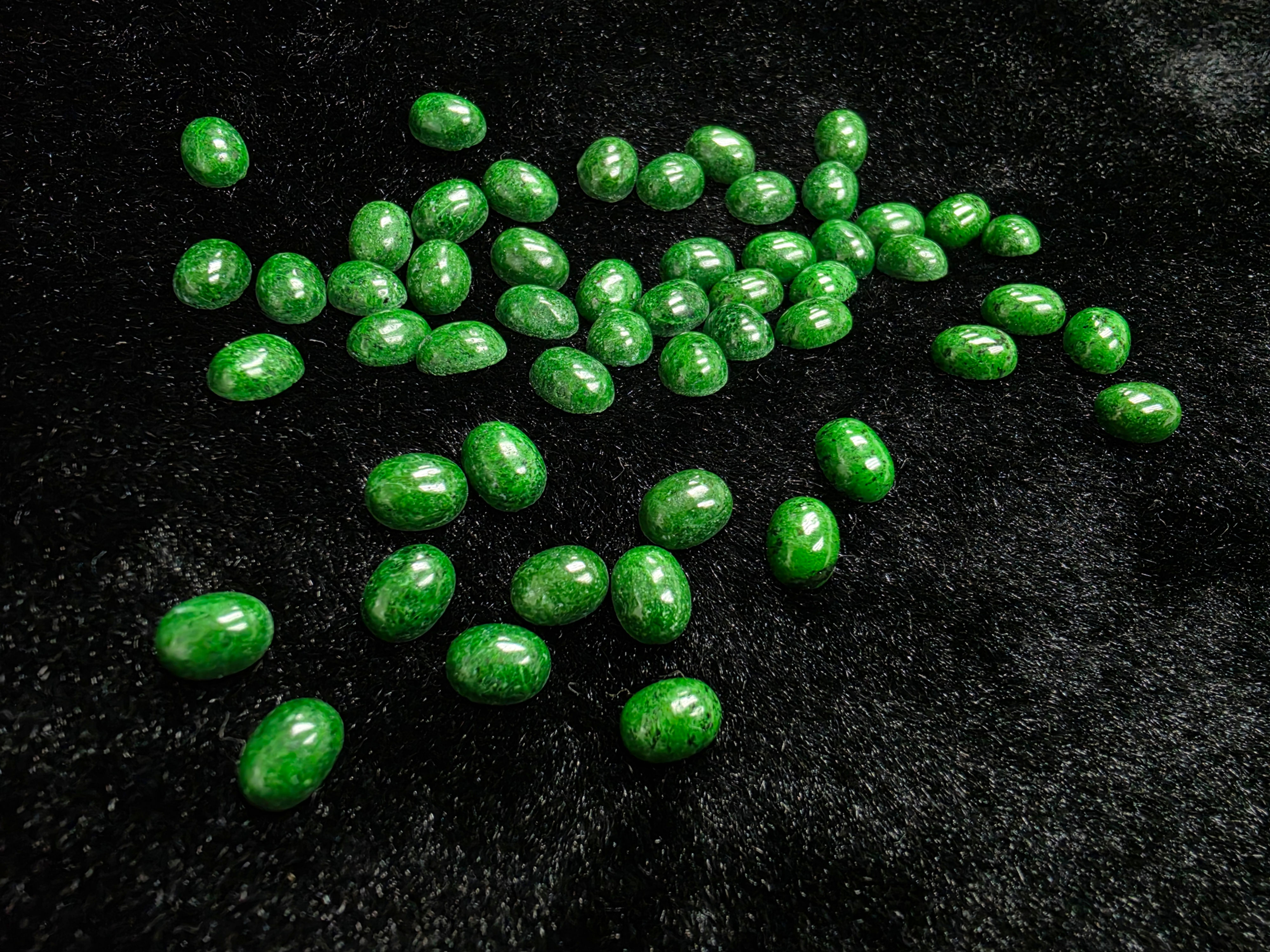 Sannan Skarn (Sannite) | Oval Cabochon 6x8mm | Himalayan Chrome-Green