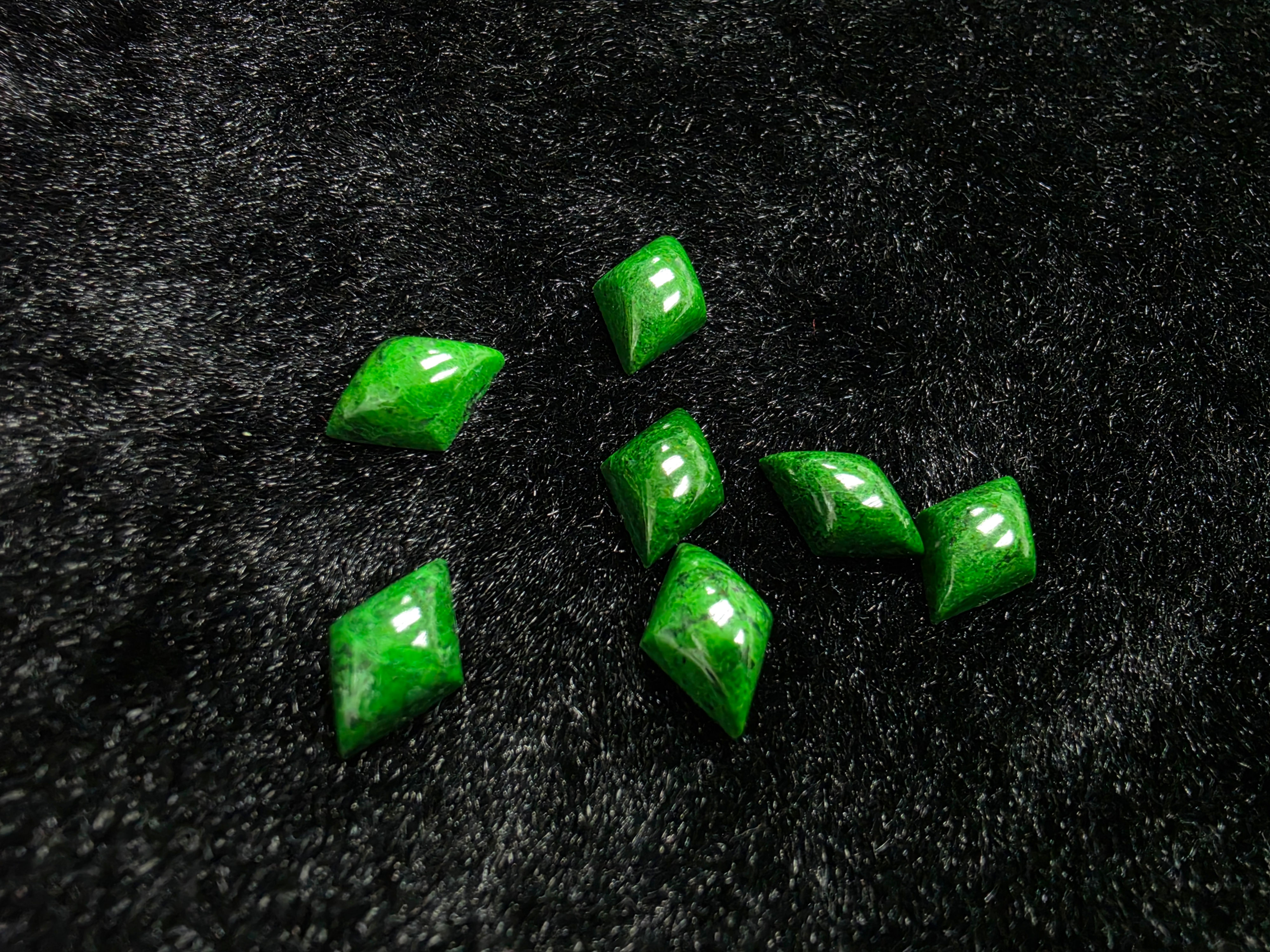 Sannan Skarn (Sannite) | Rhombus Cabochon 8x12mm | Himalayan Chrome-Green