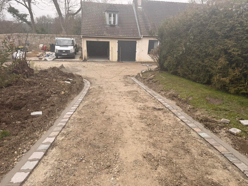 Travaux d’aménagement extérieur par Pim's revêtement en Seine et Marne. Avant/après