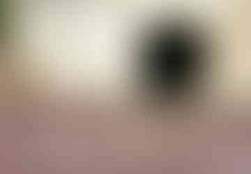 Revêtement extérieur en enrobé rouge à Fontainebleau avec parking, allée et bordures pavées par Pim's Revêtements en Seine-et-Marne