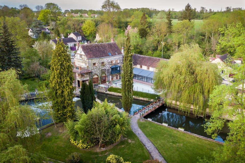 Photo au drone du domaine de mariage Le Moulin XII en Eure-et-Loir