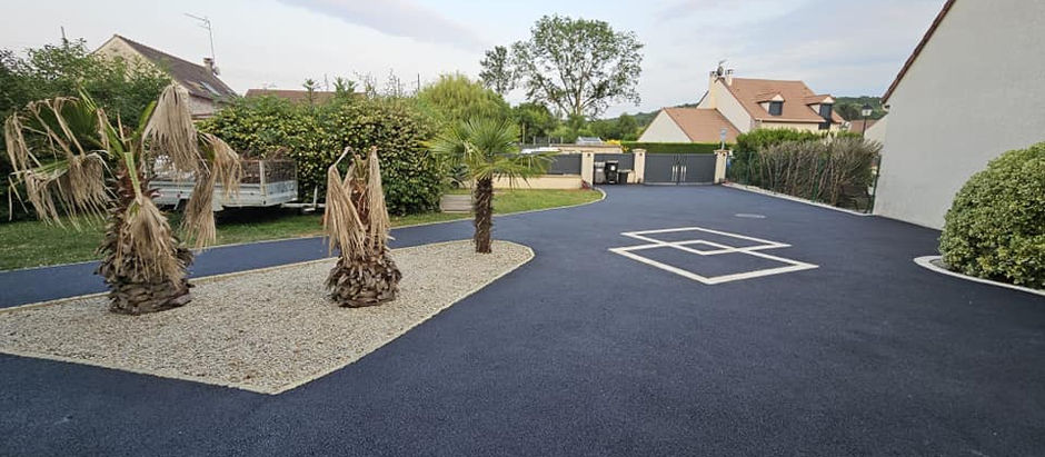Cour de maison refaite avec enrobé noir à chaud à Savigny-le-Temple (77), par Pim’s Revêtements