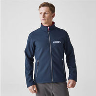 Homme avec une softshell professionnelle personnalisé d'un logo au coeur en Normandie