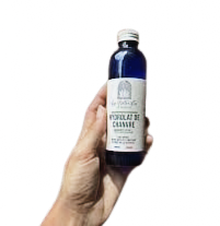 L'hydrolat de chanvre, apaisant et hydratant.