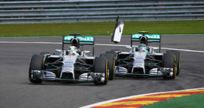 Lewis-Hamilton-and-Nico-Rosberg-at-Spa_3194994