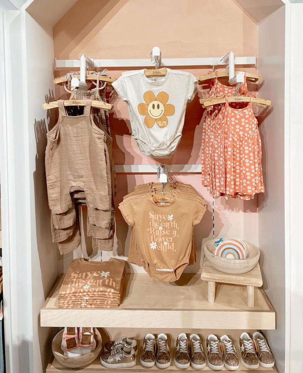 Tullabee_Merchandising View2.jpeg