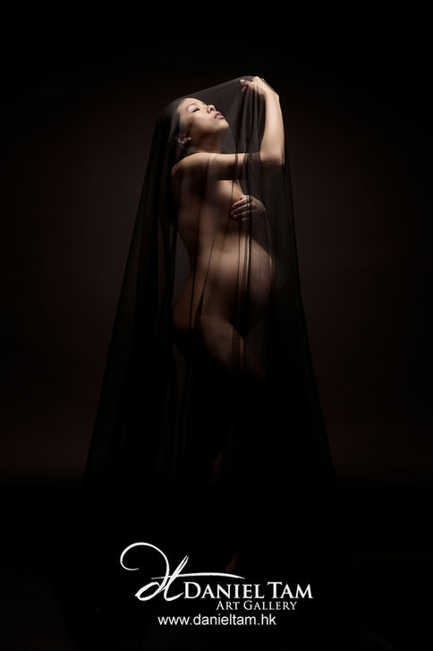 pregnancy photoshoot in black vail