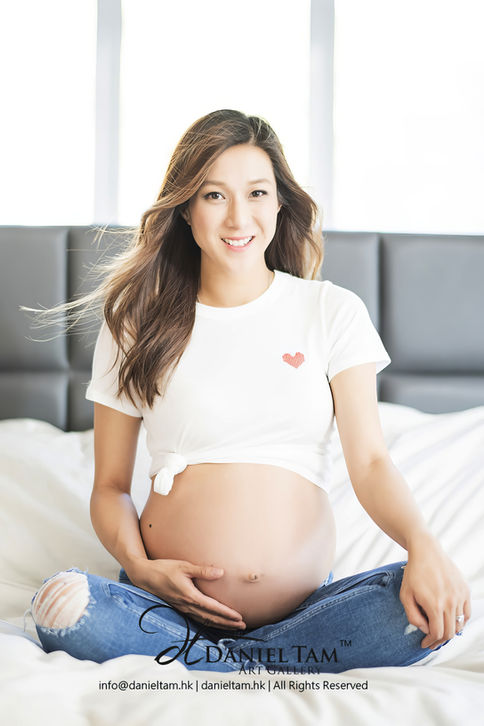 linda chung pregnancy photo on bed
