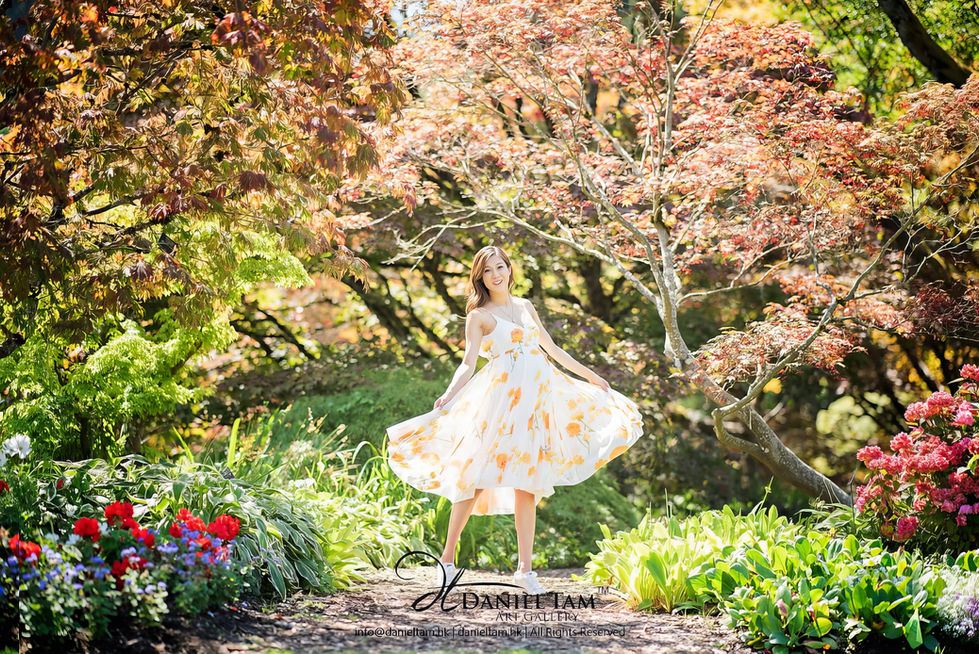 linda chung outdoor maternity portrait in garden