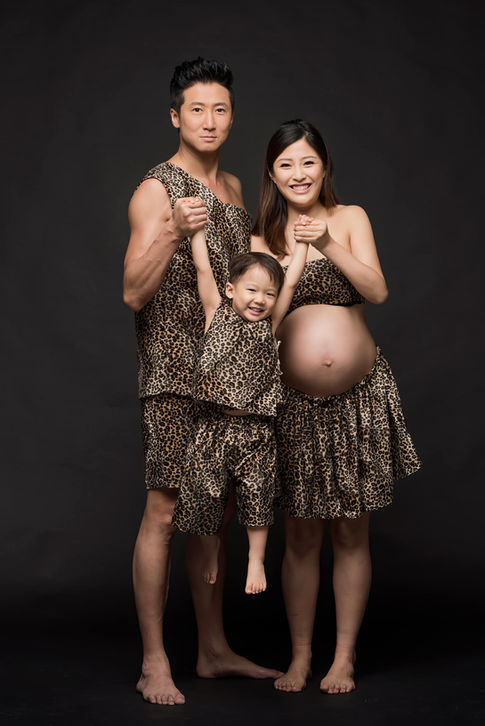family portrait with kids and baby