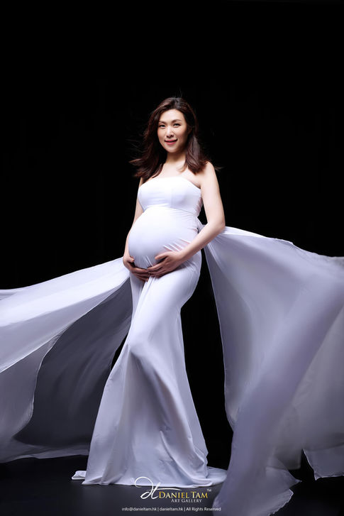 maternity photography in white veil