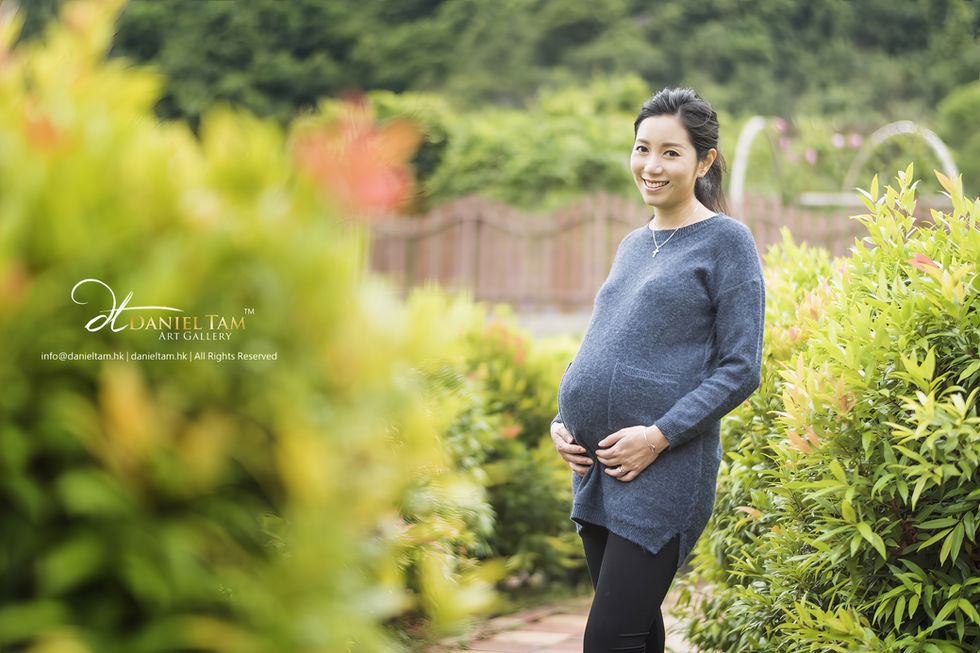 maternity photoshoot in the park in HK