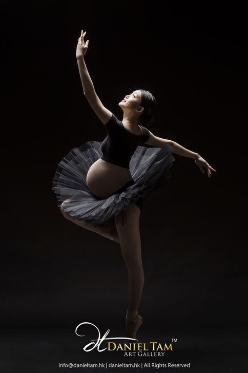 maternity portrait in ballet tutu