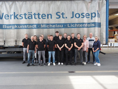 Azubis von IBC Solar AG zu Besuch bei den Werkstätten St. Joseph in Lichtenfels
