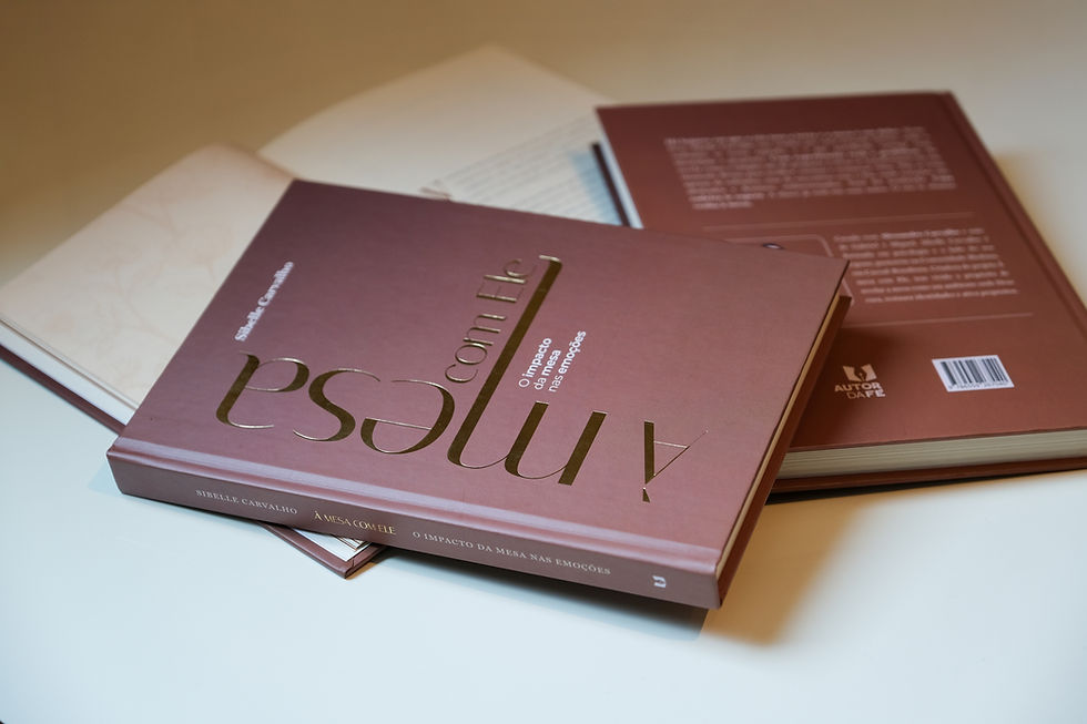 Miniatura: Livro À Mesa com Ele