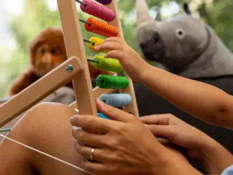 Descubra o Método Montessori: Educação Transformadora Para Crianças Pequenas (Dicas Para Aplicar o Ensino Diariamente)