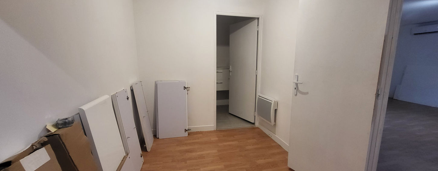 stockage avec bureaux à louer à grand-champs