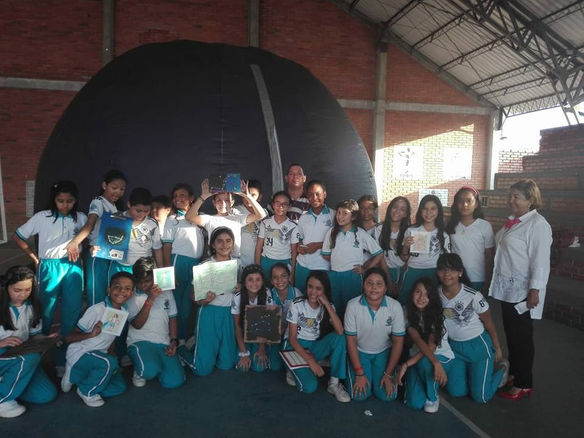 ALUMNOS DE 6to GRADO DE LA ESCUELA NORMAL CRISTO REY VISITARON EL PLANETARIO MOVIL