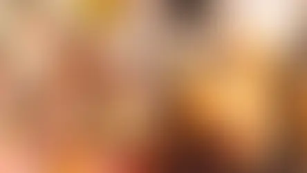 Pluto comiendo con una familia en Disney