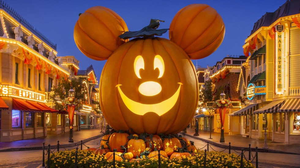 decoración del parque de disneyworld en halloween