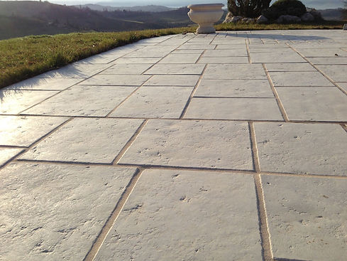 dalle-de-terrasse-en-pierre-reconstituee-ep-4-cm-blanc-module-de-115-m2.jpg