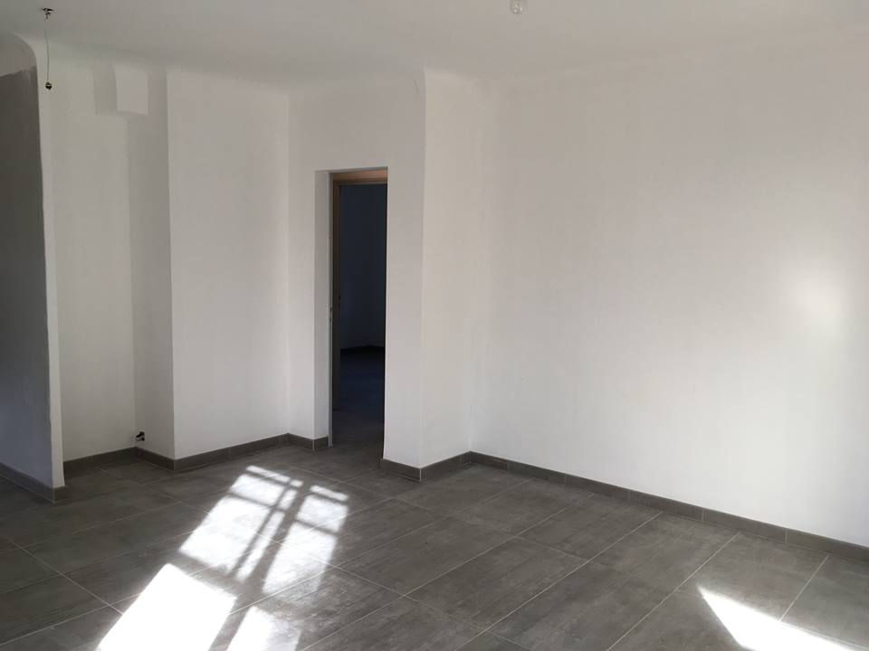 Peinture/ carrelage/ plinthes