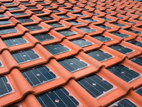 Tejas solares fotovoltaicas, el futuro de la energía solar en viviendas