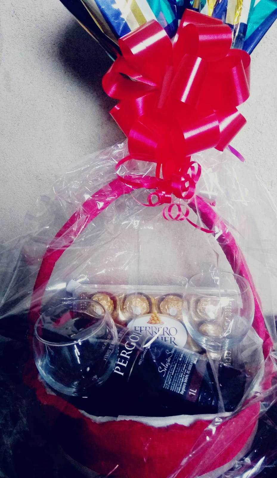 Ferrero Rocher e vinho R$165