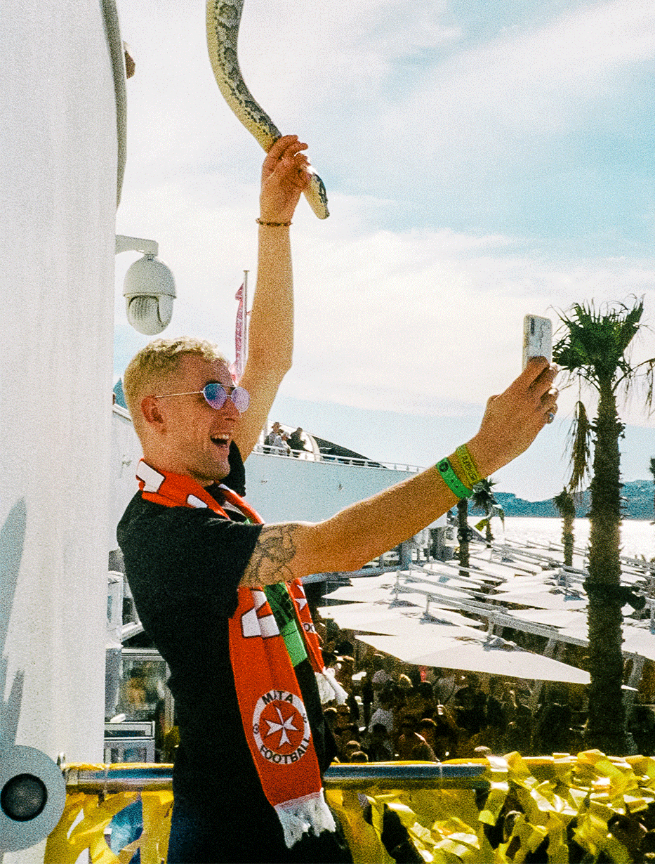 Denis Sulta at Annie Mac's Lost & Found Festival in Malta, 3D photo 3D GIF Photography. Photo taken by Rob Jones @hirobjones