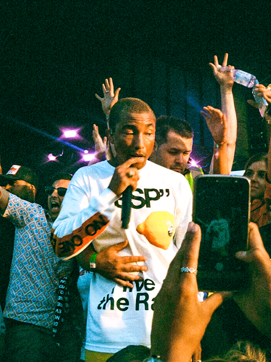 Pharrell Williams at Parklife Festival, 3D photo 3D GIF Photography. Photo taken by Rob Jones @hirobjones