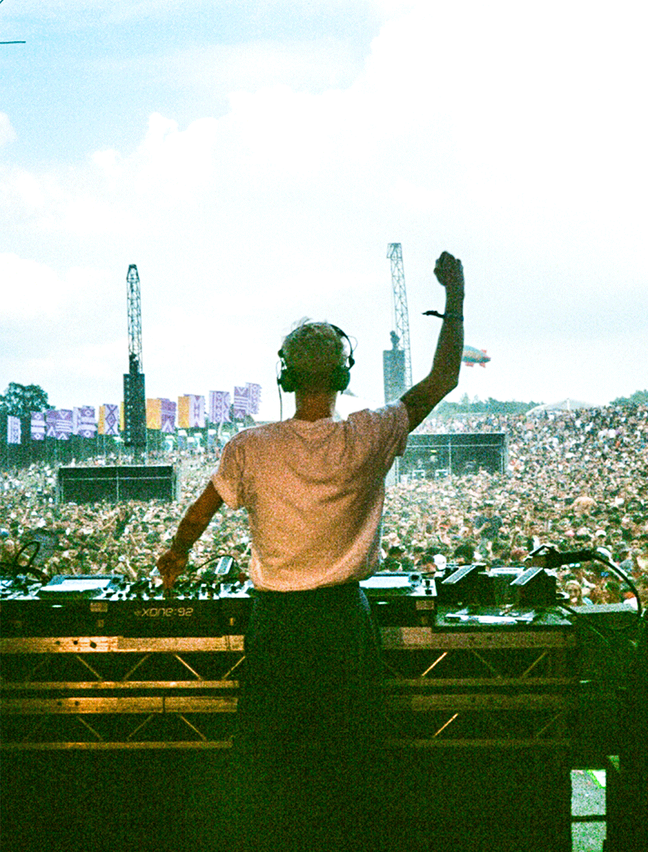 Denis Sulta at Parklife Festival, 3D photo 3D GIF Photography. Photo taken by Rob Jones @hirobjones