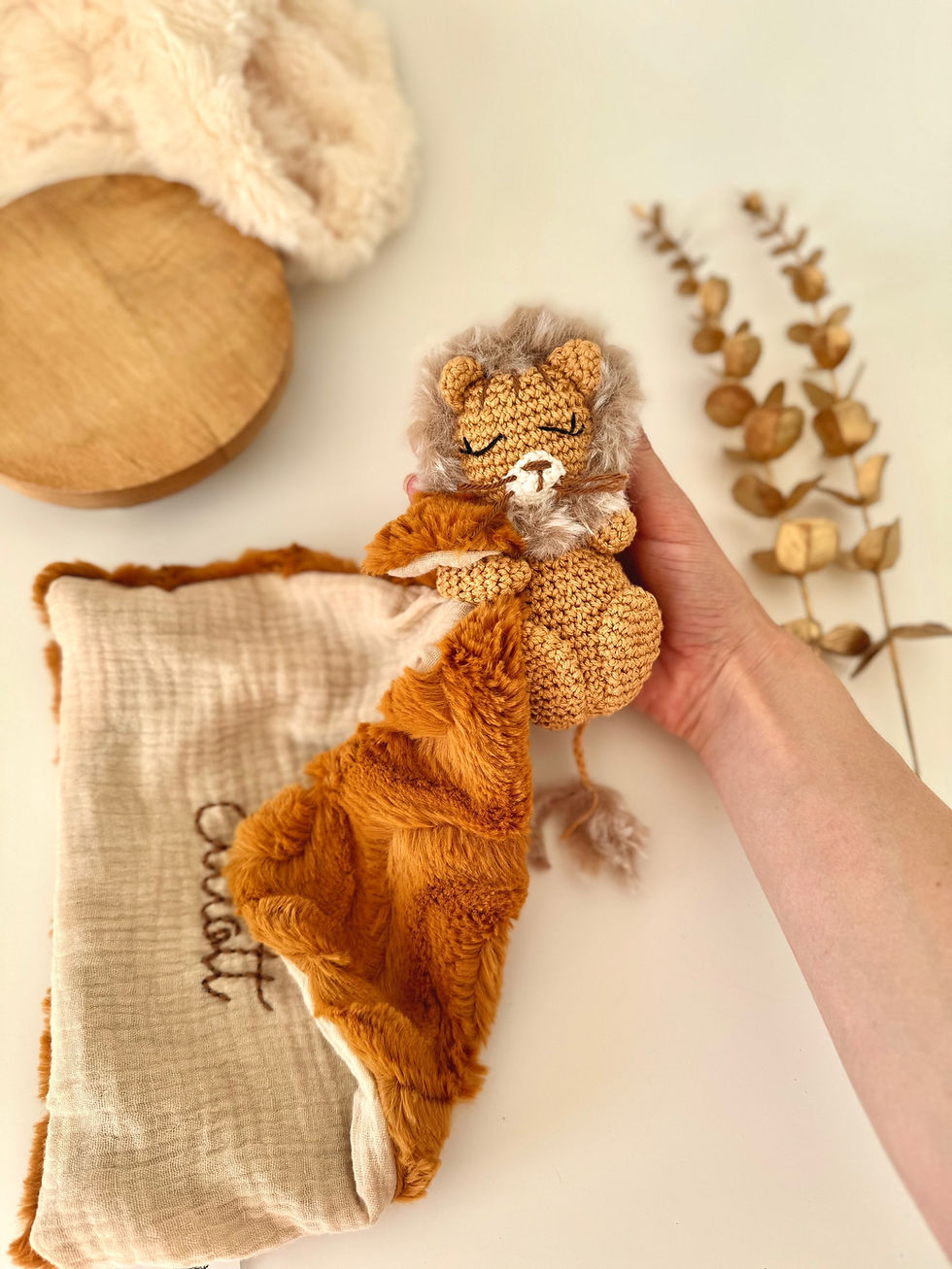 Miniature : Doudou lion au crochet fait main pour bébé