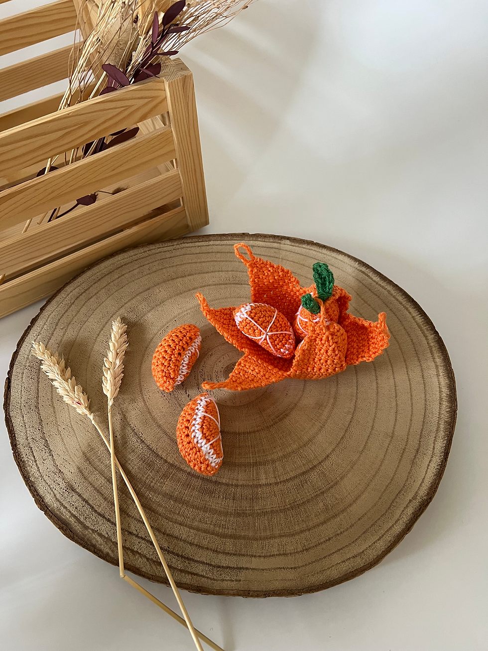 Miniature : jeu de manipulation enfant au crochet clémentine avec ses quartiers