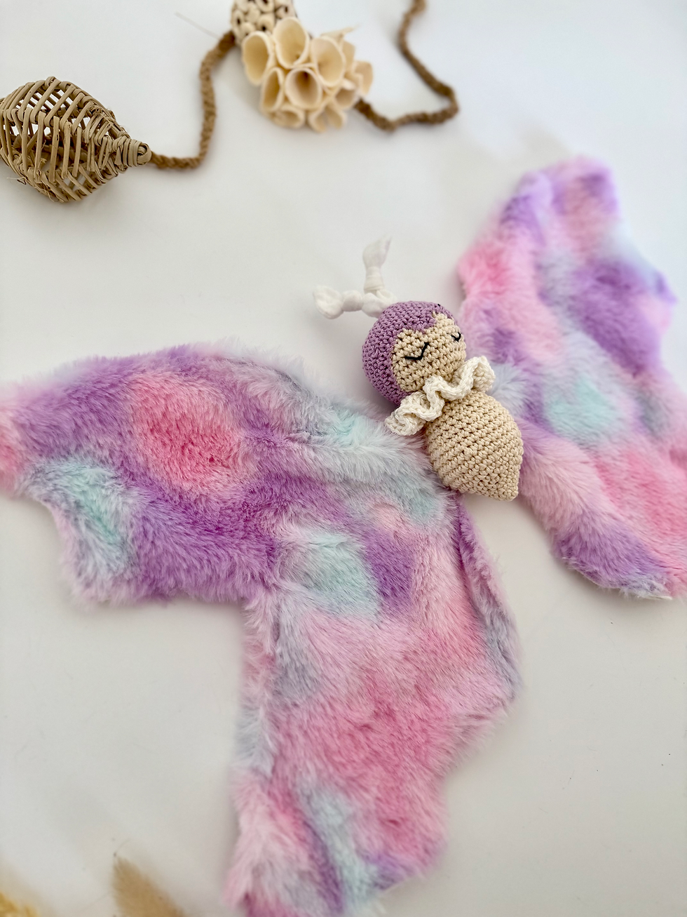 Miniature : doudou papillon au crochet pour bébé cadeau naissance personnalisé baby shower et future maman