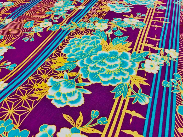 Tissu japonais motif fleurs bleu ciel sur TATEJIMA doré