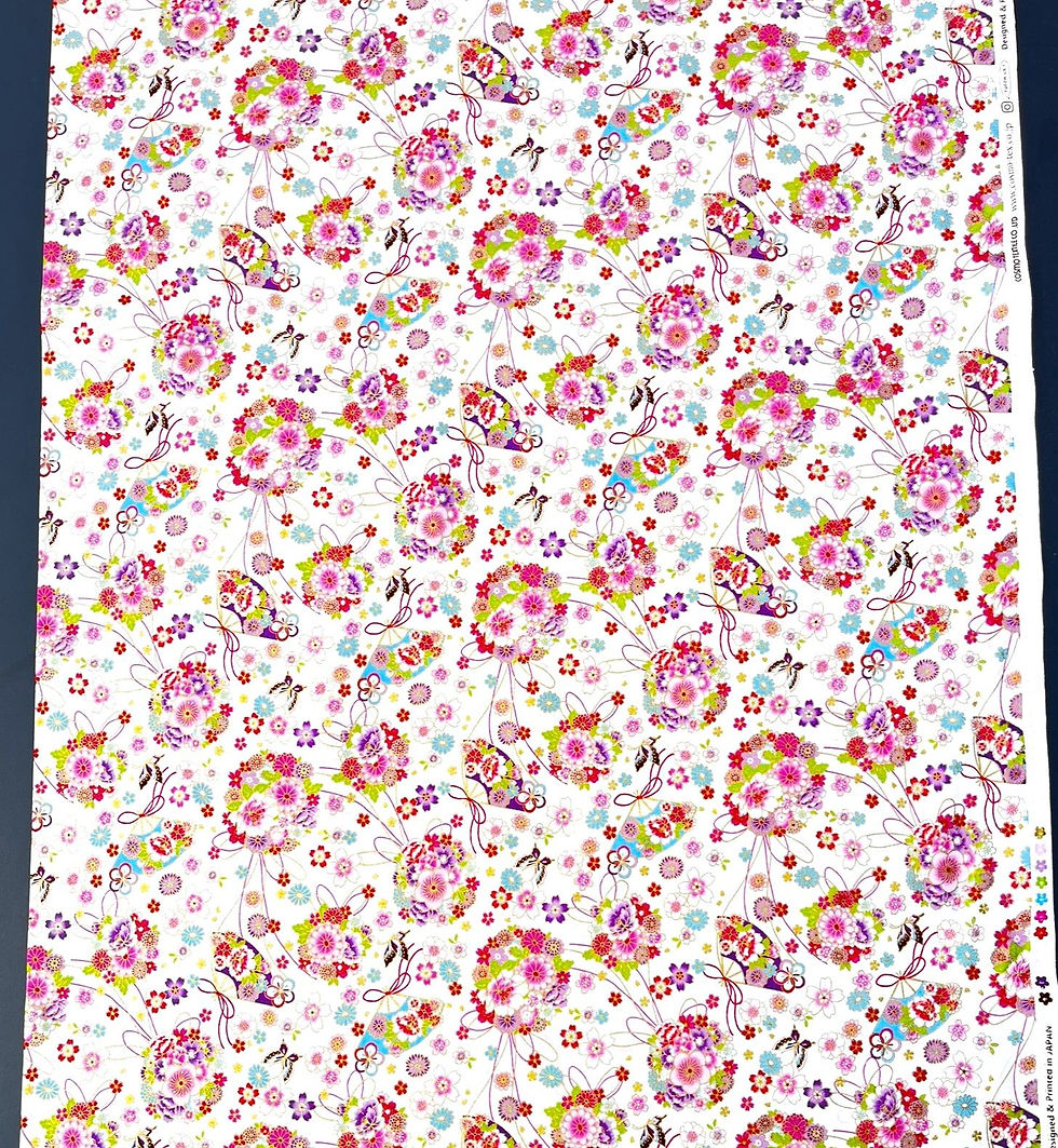 Miniature : Tissu japonais motif bouquets de fleurs éventails et papillons blanc