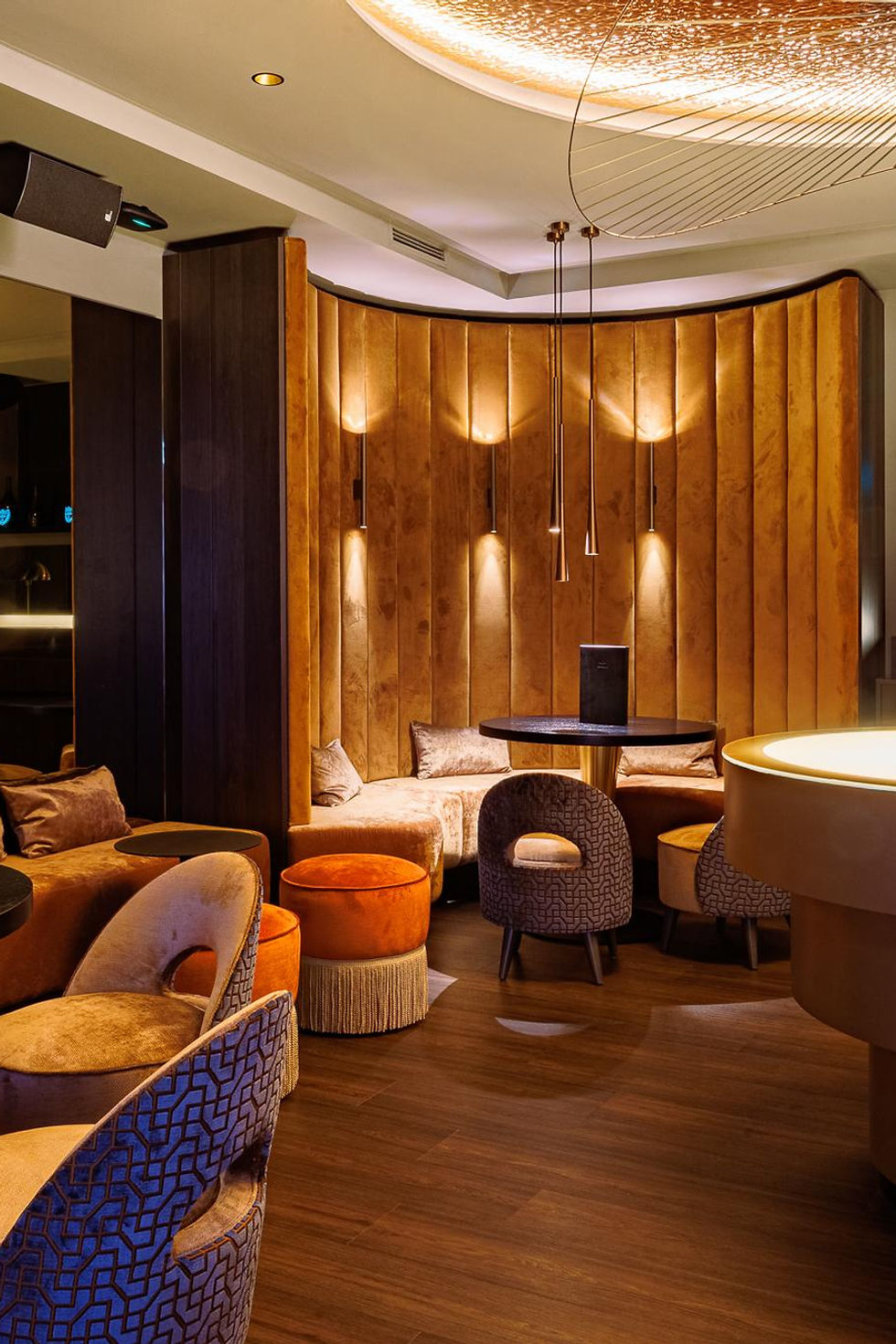 Schloss Montfort - Interior - Club - Wide Shots - (c) Steffen Sinzinger - 250802 -1.jpg