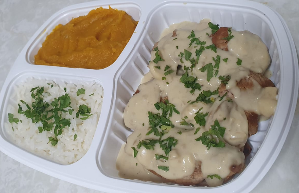 Miniatura: Marmita Escalope de mignon suíno ao molho mostarda e champignon