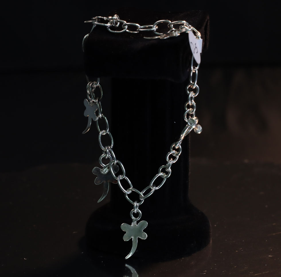 Miniatura: Pulcera de plata con figuras 7.75in