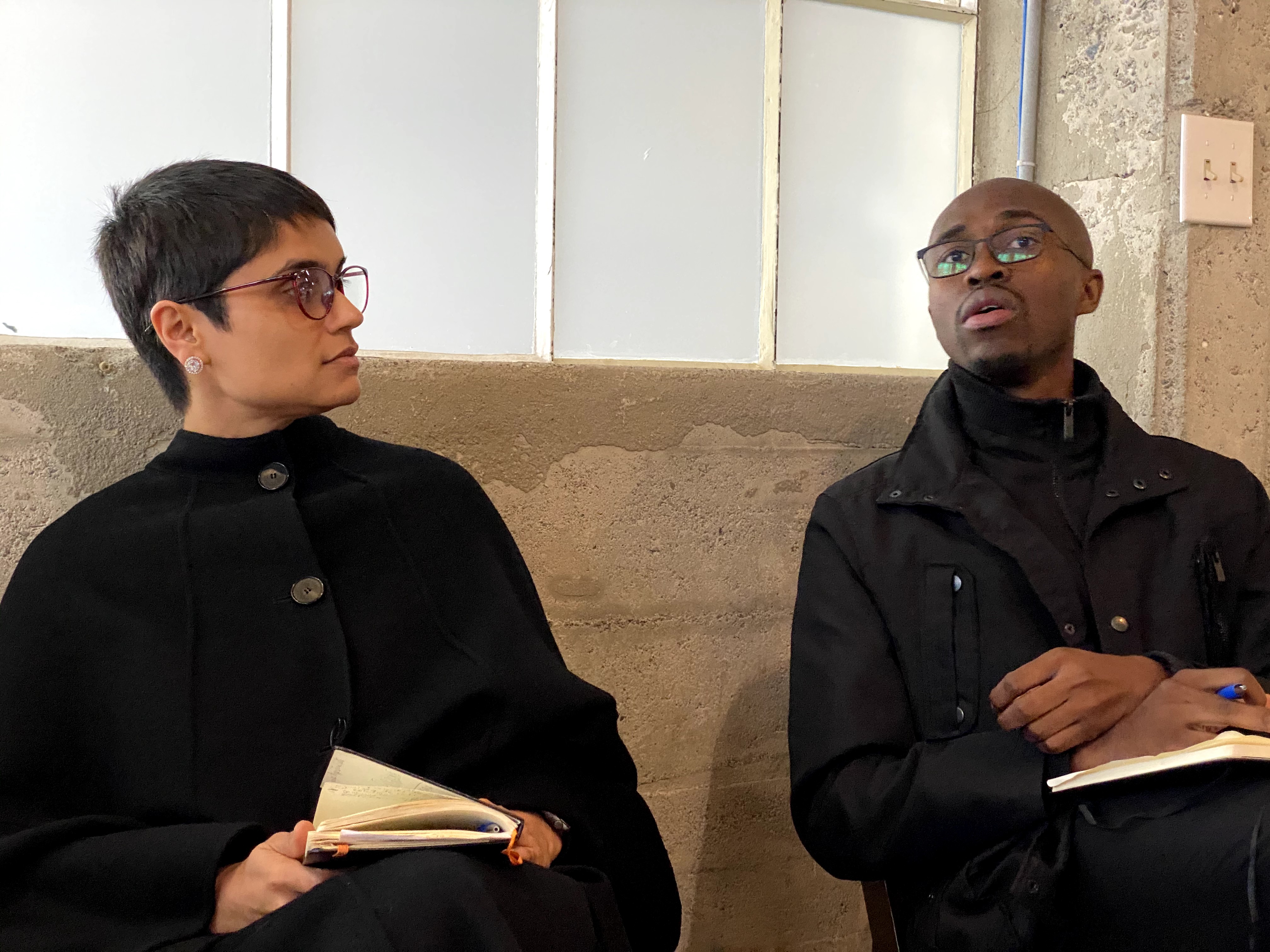 Shuchi Rana, head of SAP Accelerator in SF, and Tim Salau, CEO of Guide, give students feedback