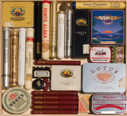 Dosen auf Spanplatte geklebt