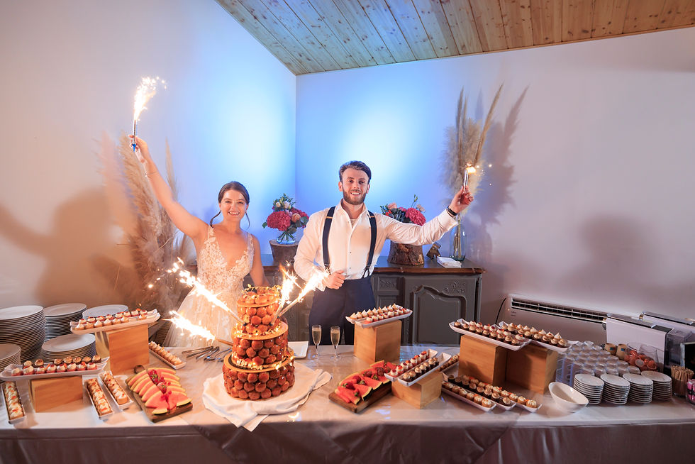 Ralph, Richir, Photographe De Mariage au château des Anglades à Hyeres dans le Var présent jusqu'à la pièce, montée
