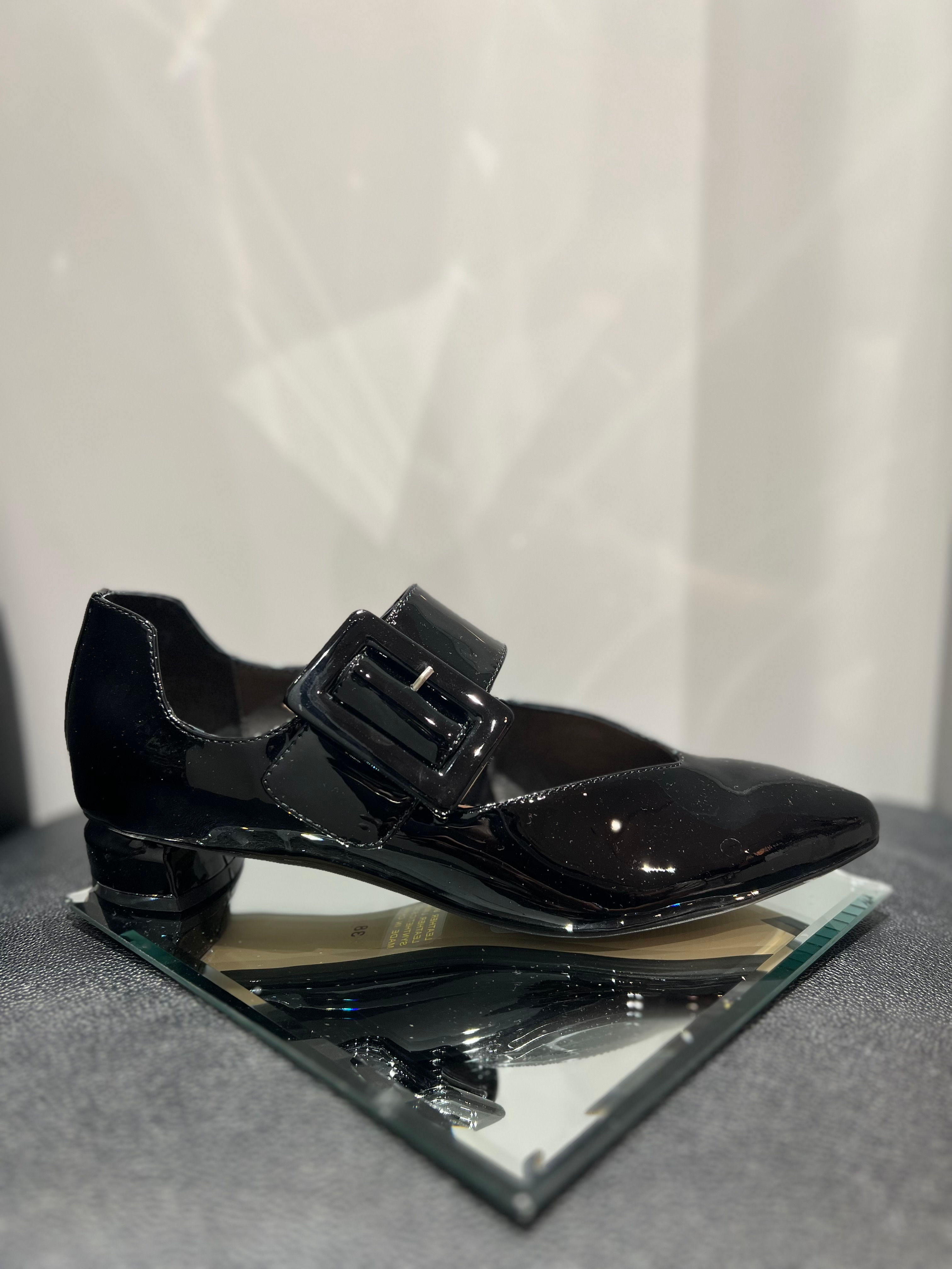 DJANGO AND JULIETTE Fantaza Low Heels