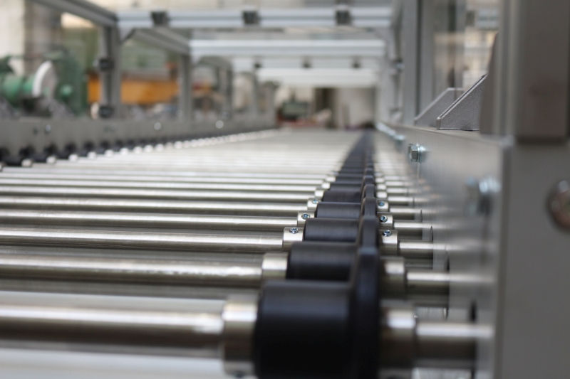 Delphi iasi roller conveyor covered baskets for the automotive industry