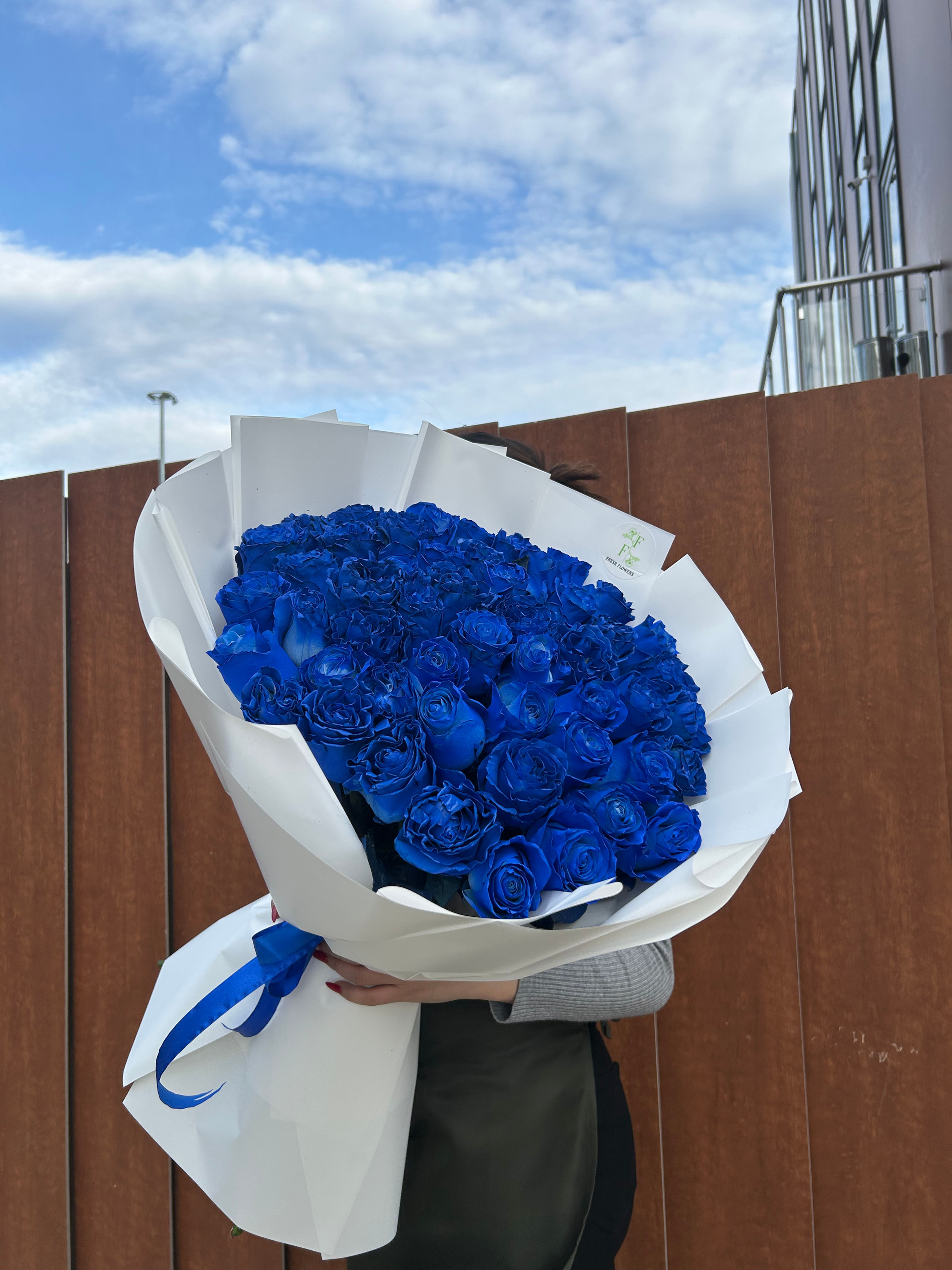 ლურჯი ვარდების თაიგული