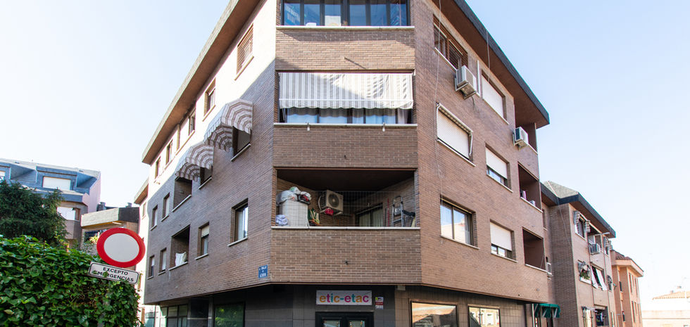 Saguar Real Estate, inmobiliaria en Las Rozas de Madrid. Inmobiliaria Las Rozas. Venta de propiedades en Las Rozas. Casas en venta en Las Rozas. Agente inmobiliario Las Rozas. Comprar casa en Las Rozas de Madrid. Propiedades en Las Rozas. Pisos en Las Rozas de Madrid. Chalets en Las Rozas de Madrid. Inversiones inmobiliarias en Las Rozas. Mejores agentes inmobiliarios Las Rozas. Valoración inmobiliaria. Valorar vivienda. Valorar piso. Valorar chalet. Opiniones Saguar. Testimonios Saguar.