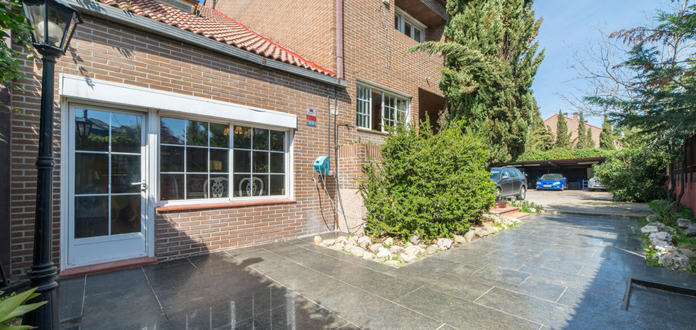 Saguar Real Estate, inmobiliaria  en Las Rozas de Madrid. Inmobiliaria Las Rozas. Venta de propiedades en Las Rozas. Casas en venta en Las Rozas. Agente inmobiliario Las Rozas. Comprar casa en Las Rozas de Madrid. Propiedades en Las Rozas. Pisos en Las Rozas de Madrid. Chalets en Las Rozas de Madrid. Inversiones inmobiliarias en Las Rozas. Mejores agentes inmobiliarios Las Rozas. Valoración inmobiliaria. Valorar vivienda. Valorar piso. Valorar chalet. 