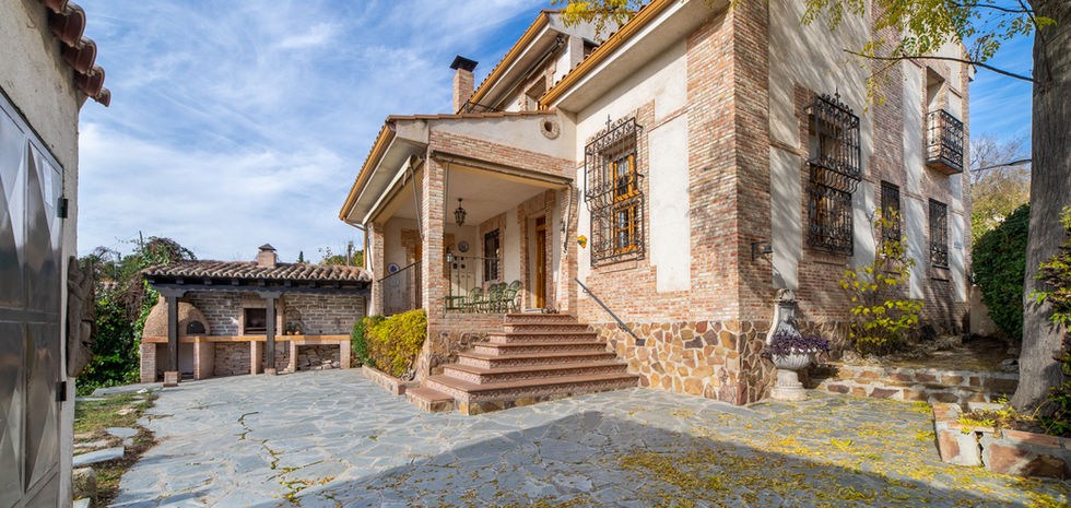 Saguar Real Estate, inmobiliaria en Las Rozas de Madrid. Inmobiliaria Las Rozas. Venta de propiedades en Las Rozas. Casas en venta en Las Rozas. Agente inmobiliario Las Rozas. Comprar casa en Las Rozas de Madrid. Propiedades en Las Rozas. Pisos en Las Rozas de Madrid. Chalets en Las Rozas de Madrid. Inversiones inmobiliarias en Las Rozas. Mejores agentes inmobiliarios Las Rozas. Valoración inmobiliaria. Valorar vivienda. Valorar piso. Valorar chalet. Opiniones Saguar. Testimonios Saguar.